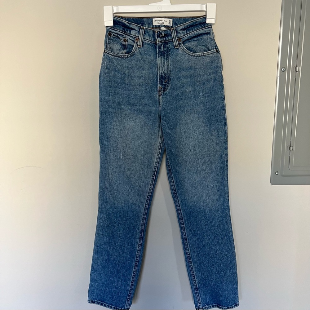 Abercrombie Curve Love Ultra High Rise 90s Straight Jeans